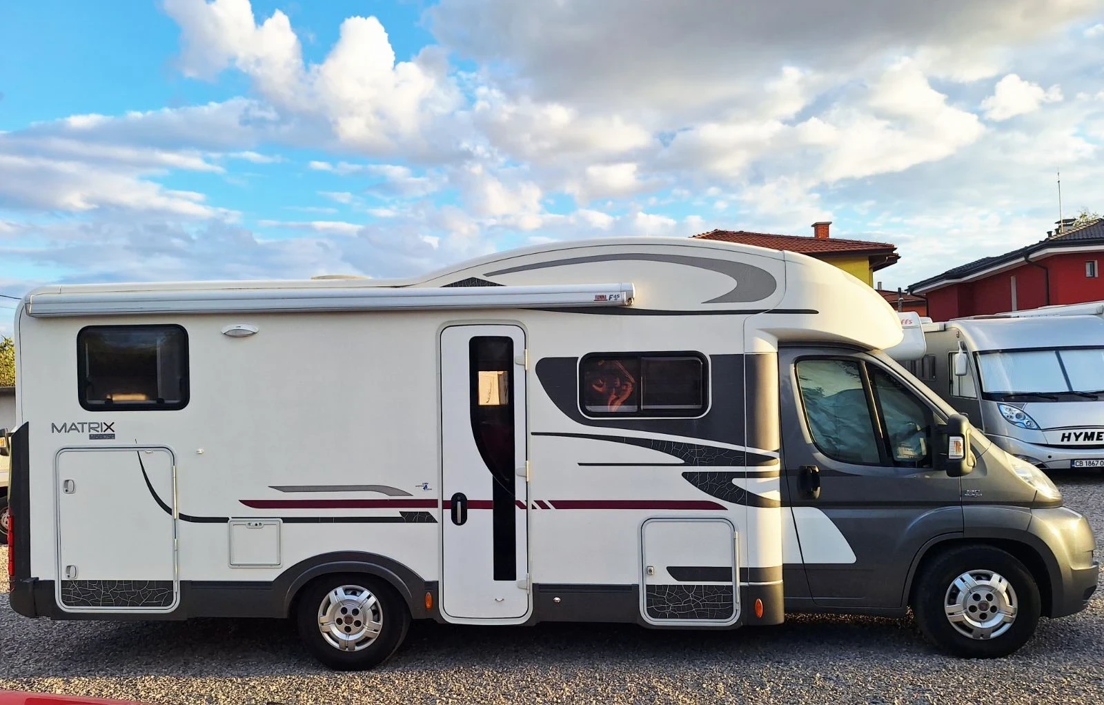 Кемпер Adria Matrix M860SP, снимка 2 - Каравани и кемпери - 56185653
