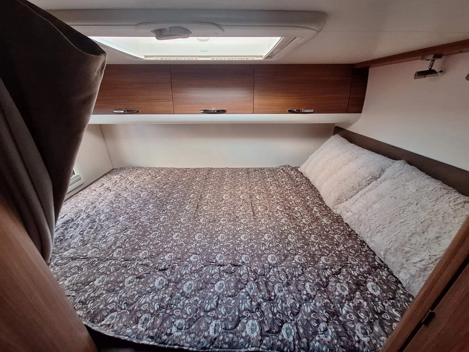 Кемпер Adria Matrix M860SP, снимка 12 - Каравани и кемпери - 56185653