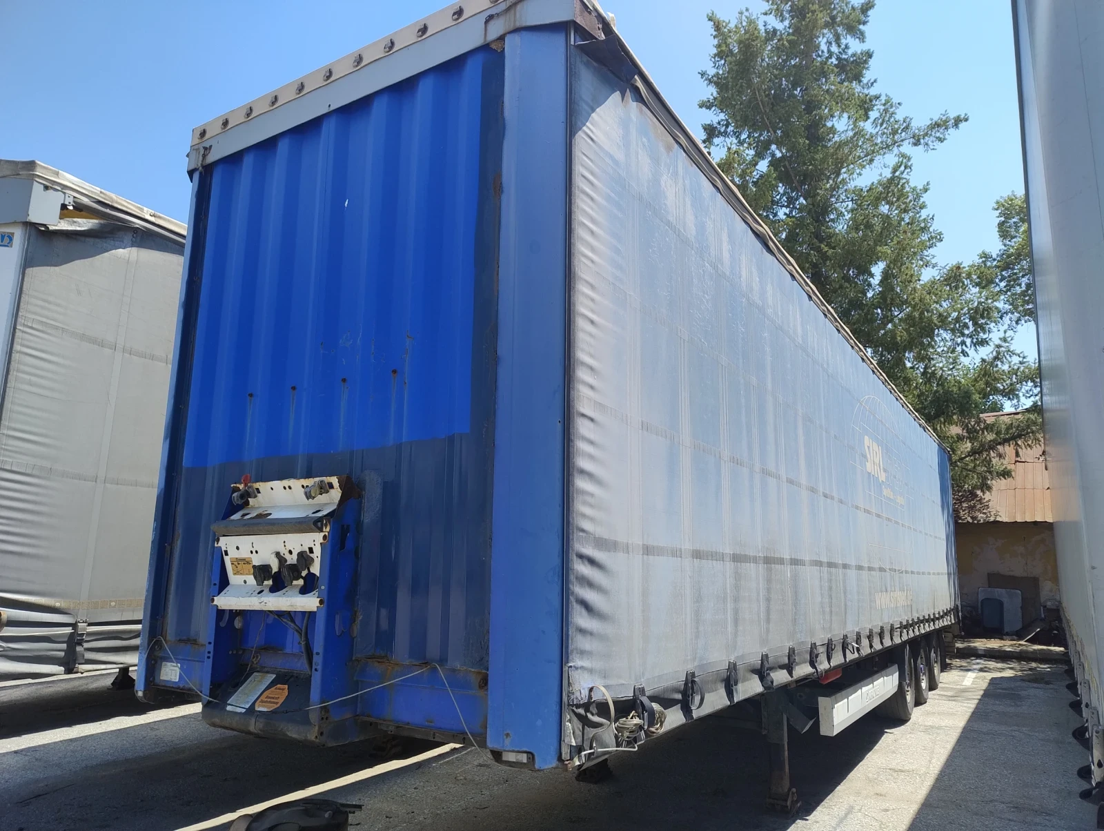 Полуремарке Krone Мега, повдигащ таван, BPW