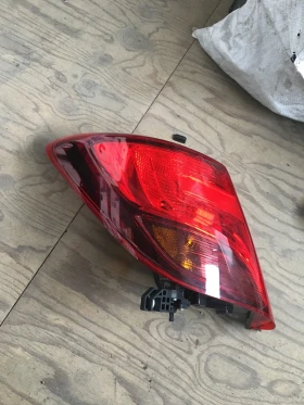 Оригинален ляв стоп за Toyota Yaris. 14-17, снимка 2 - Части - 53568443