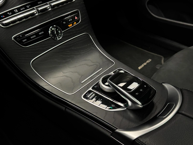 Mercedes-Benz C 250 AMG Line* Pano* Burmester* Camera, снимка 11 - Автомобили и джипове - 52479612