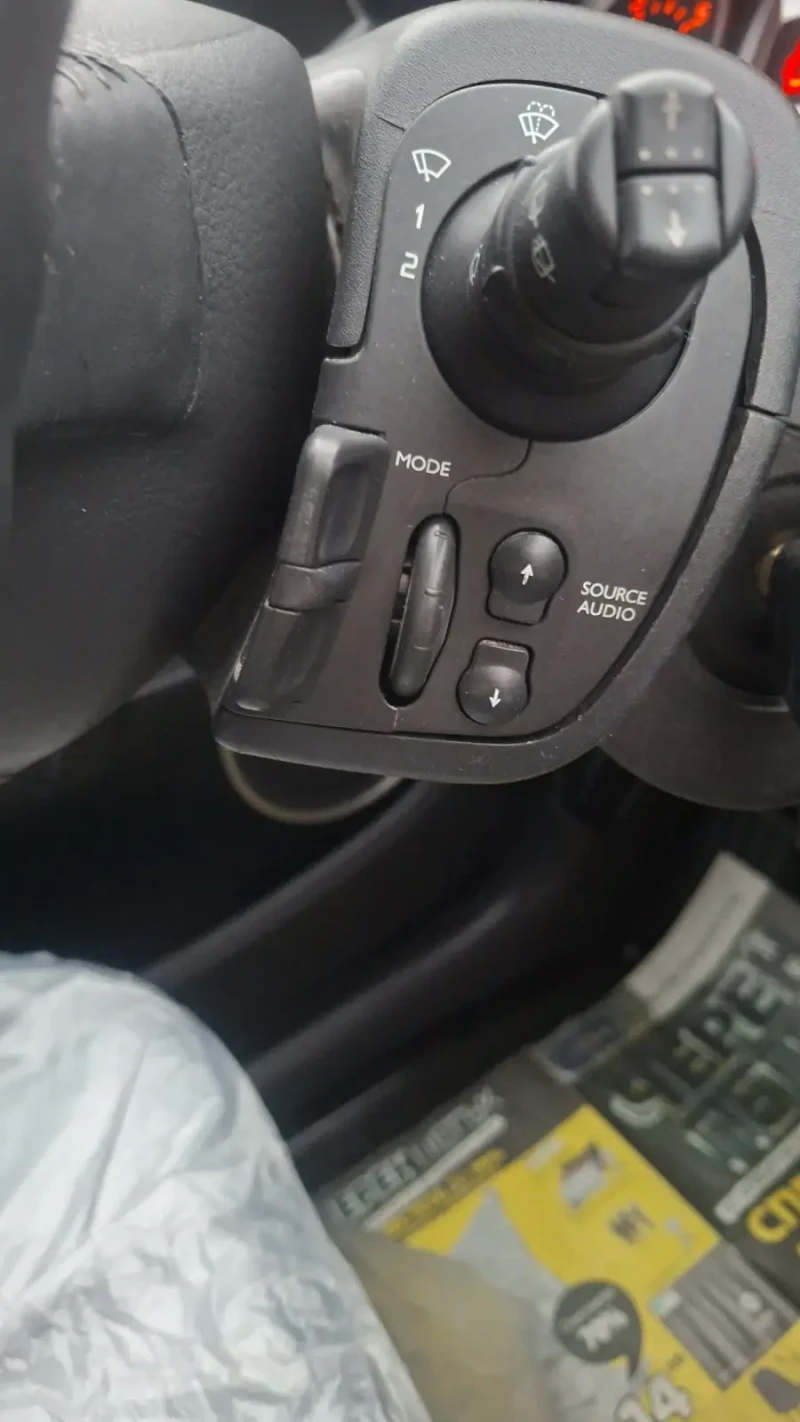 Renault Clio 1.2i 75к.с., снимка 10 - Автомобили и джипове - 52618576