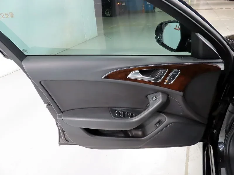 Audi A6 2.0 TDI Quattro, снимка 14 - Автомобили и джипове - 55056576