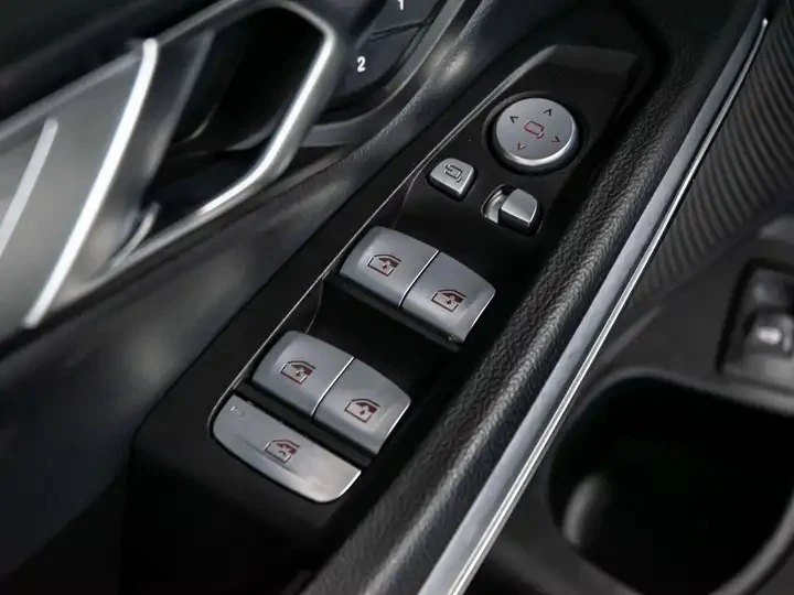 BMW 320 Automatic, снимка 12 - Автомобили и джипове - 56010748