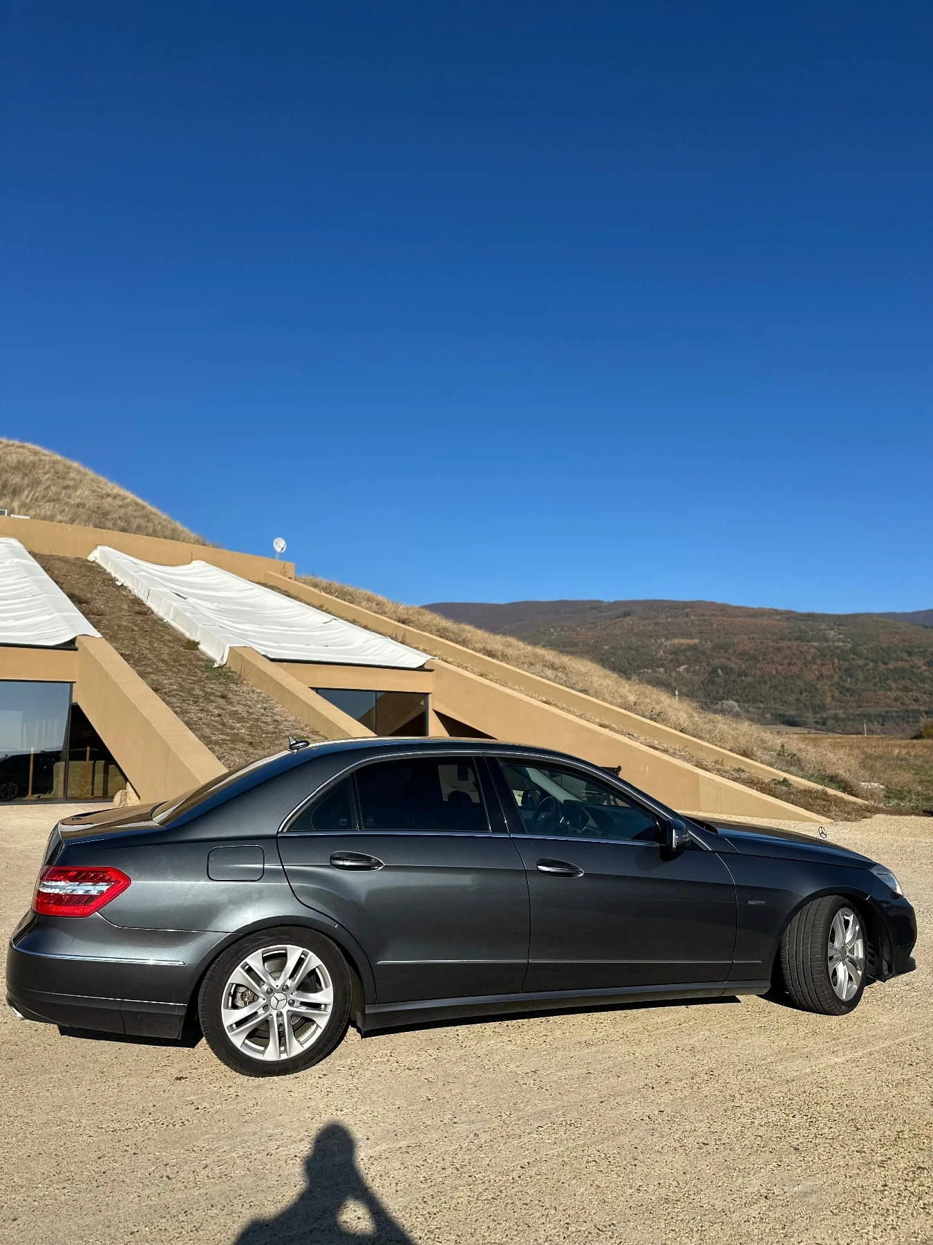 Mercedes-Benz E 350 Топ състояние без забележки - изображение 4