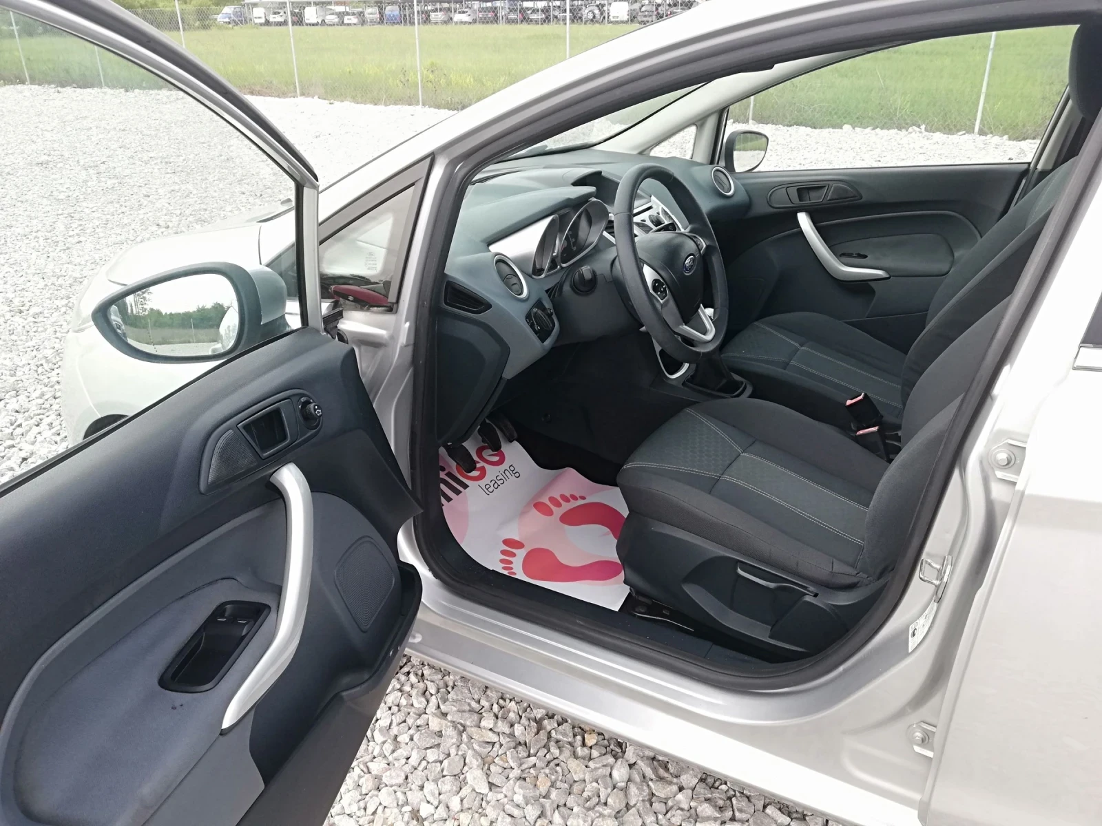 Ford Fiesta 1.4tdci klima titan IT - изображение 9