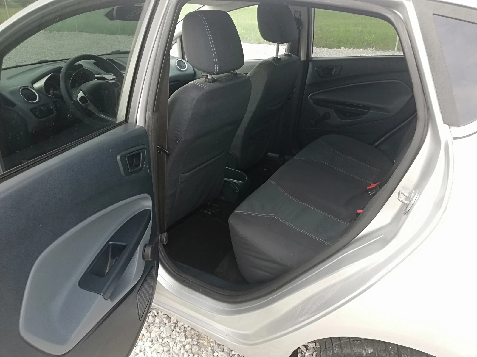 Ford Fiesta 1.4tdci klima titan IT - изображение 10
