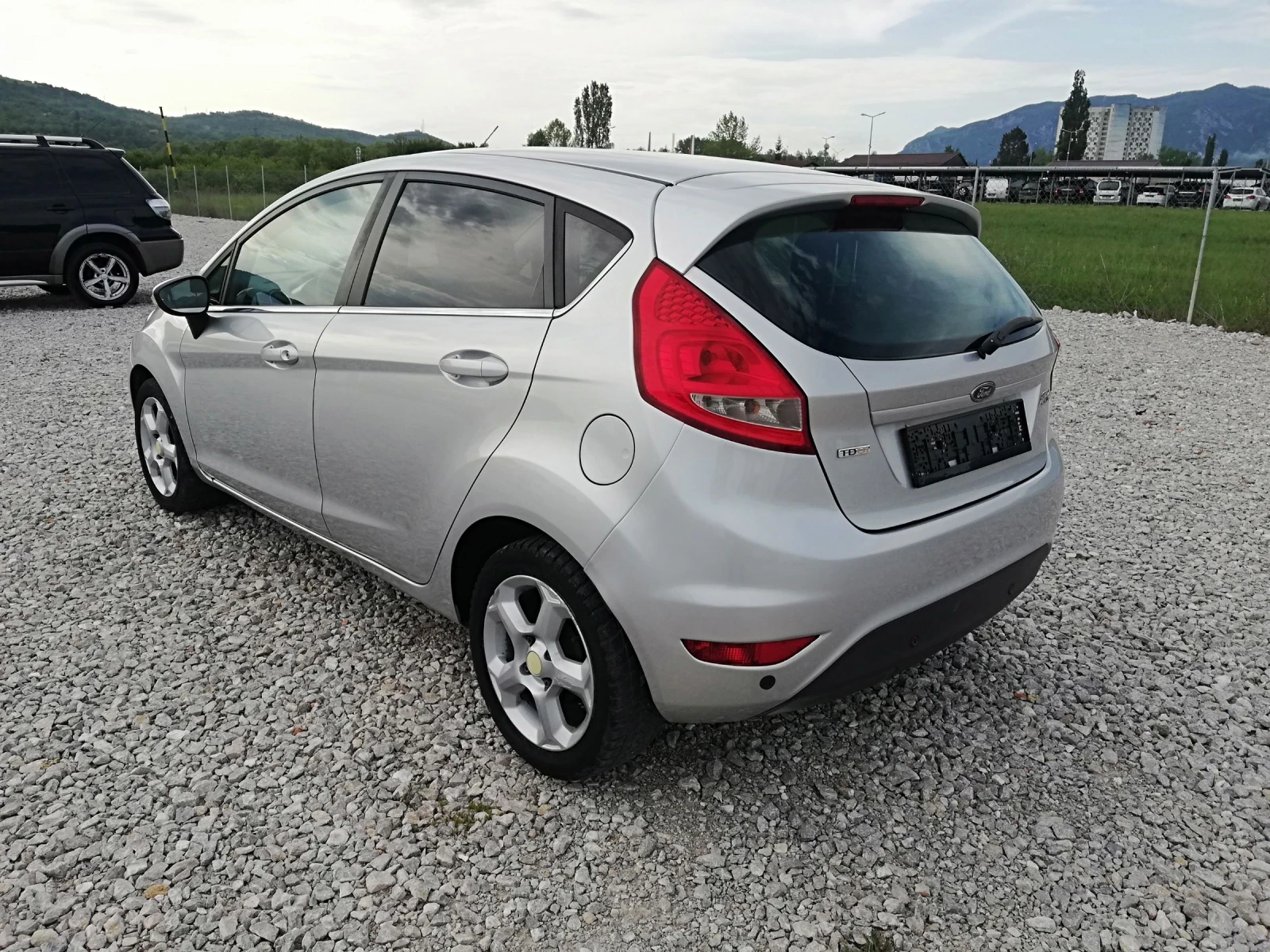 Ford Fiesta 1.4tdci klima titan IT - изображение 4