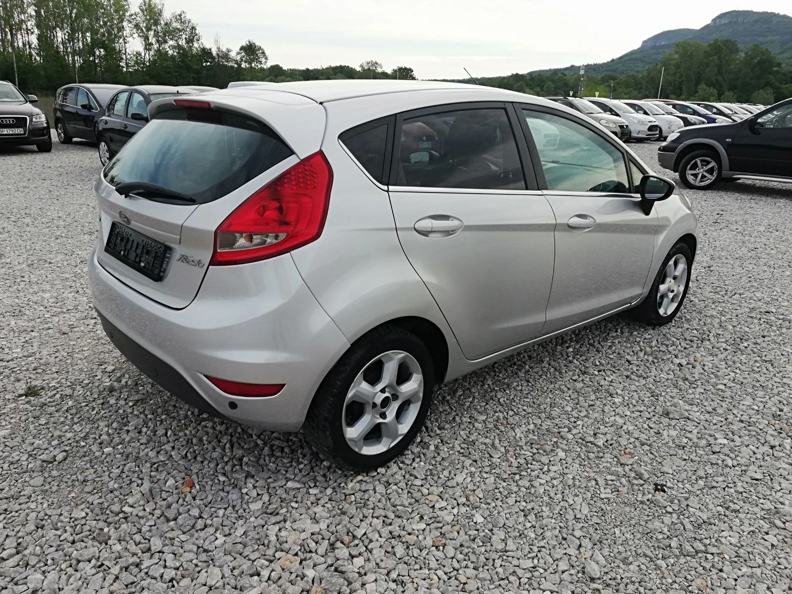 Ford Fiesta 1.4tdci klima titan IT - изображение 6