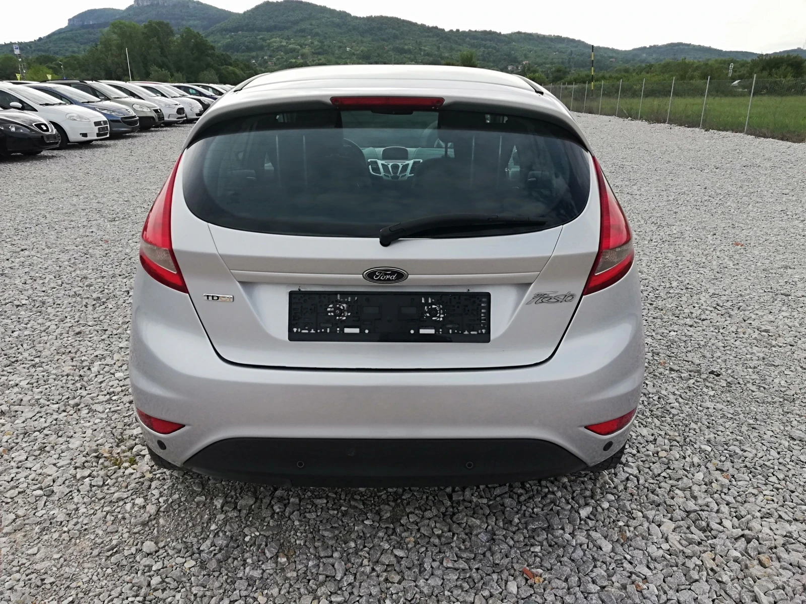Ford Fiesta 1.4tdci klima titan IT - изображение 5