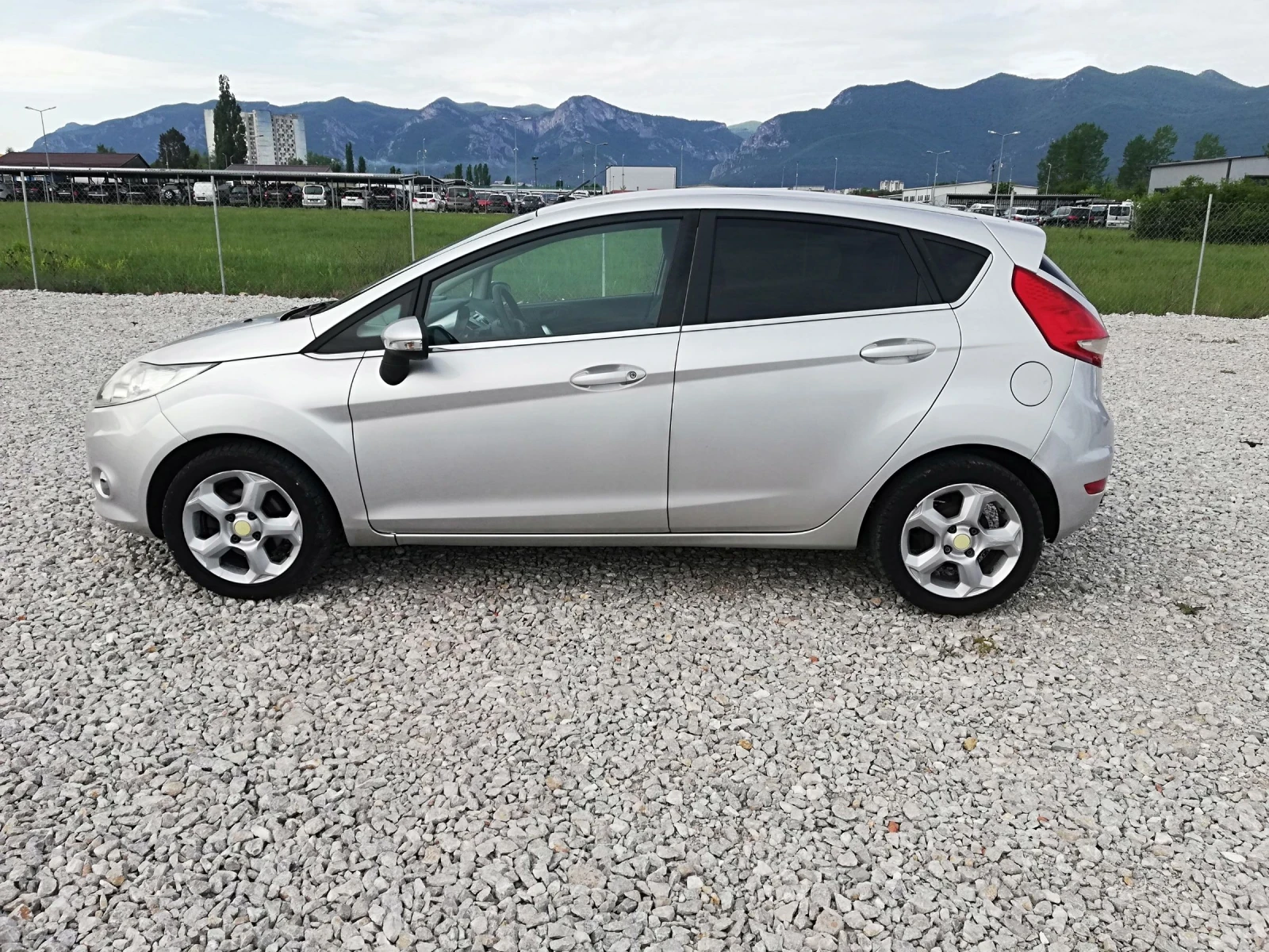 Ford Fiesta 1.4tdci klima titan IT - изображение 3