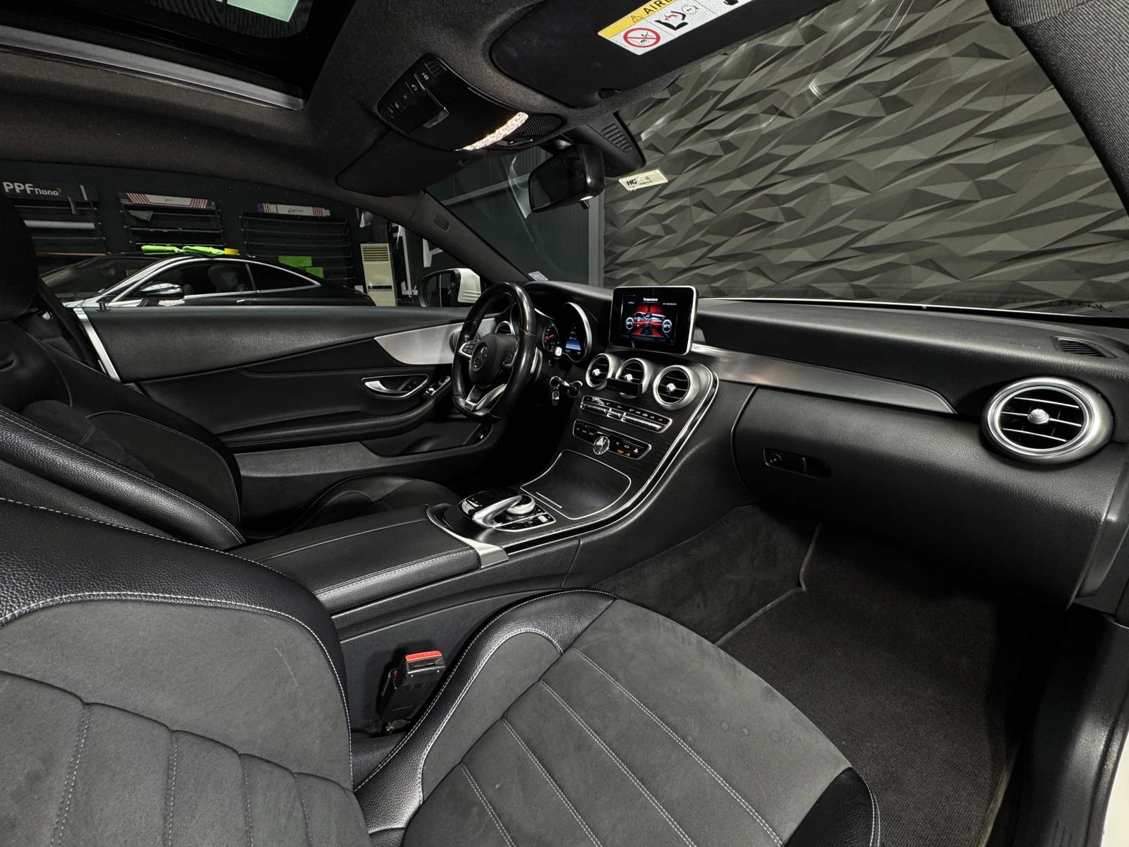 Mercedes-Benz C 250 AMG Line* Pano* Burmester* Camera - изображение 10