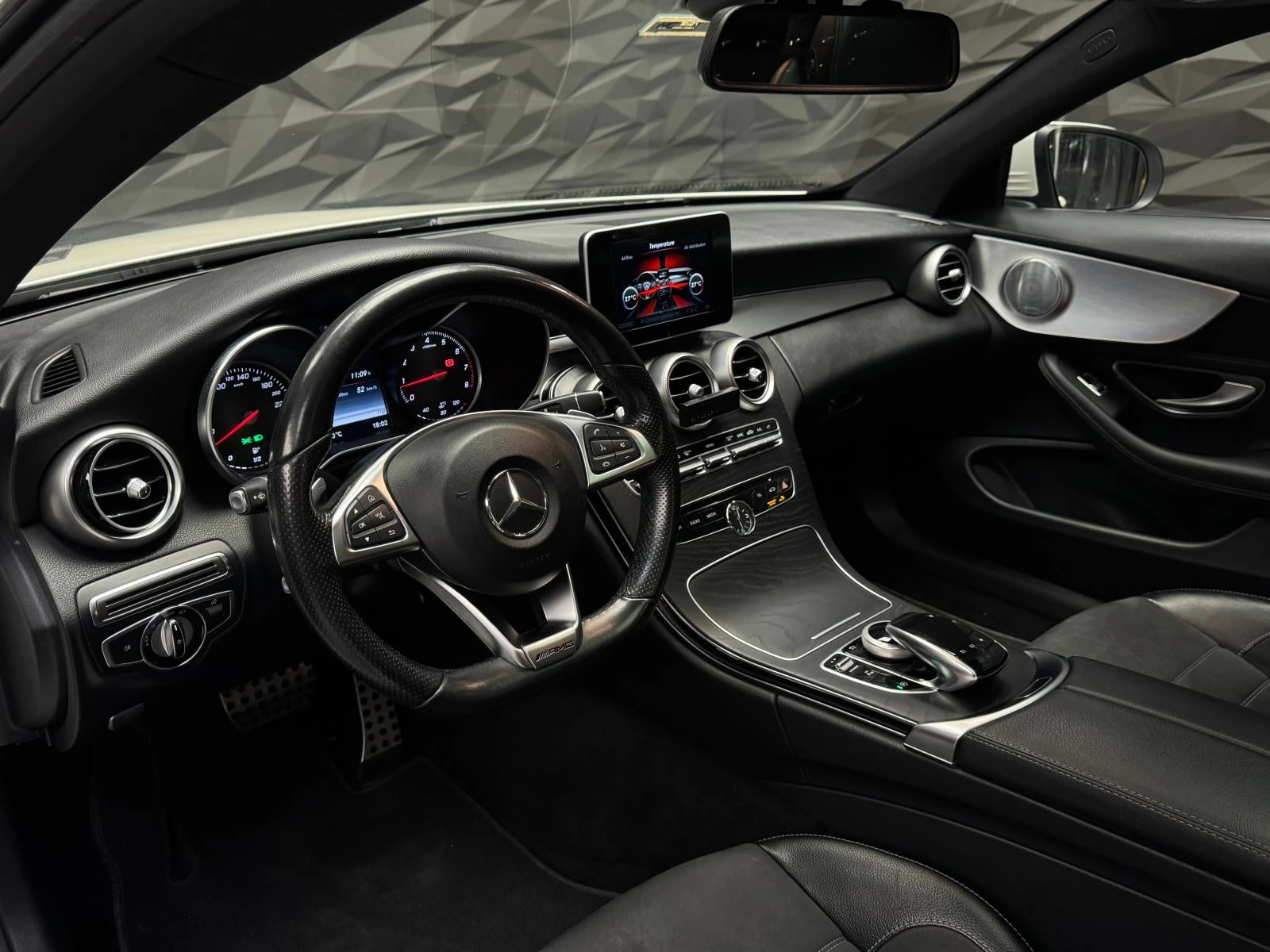 Mercedes-Benz C 250 AMG Line* Pano* Burmester* Camera - изображение 5