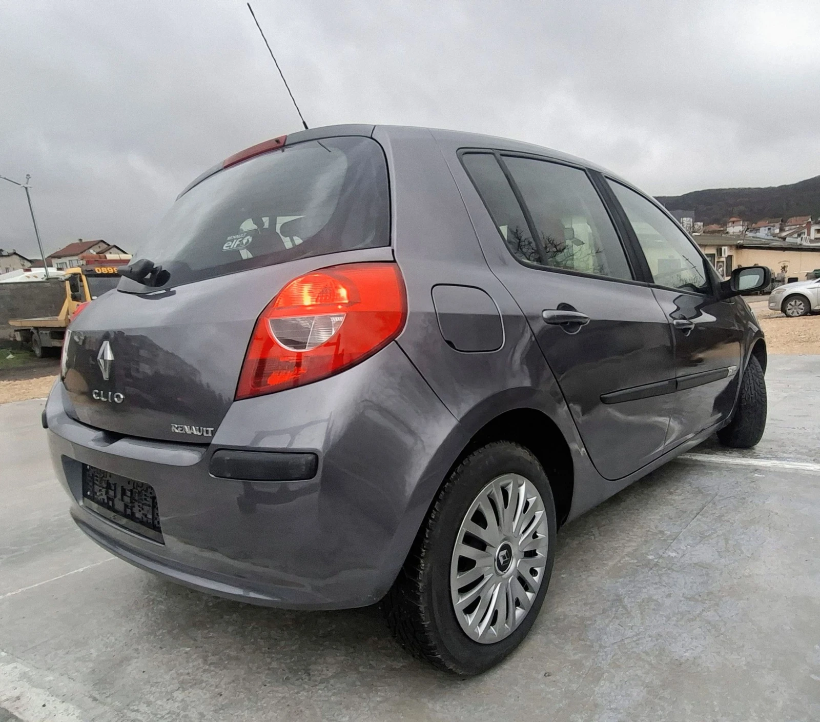 Renault Clio 1.2i 75к.с. - изображение 6