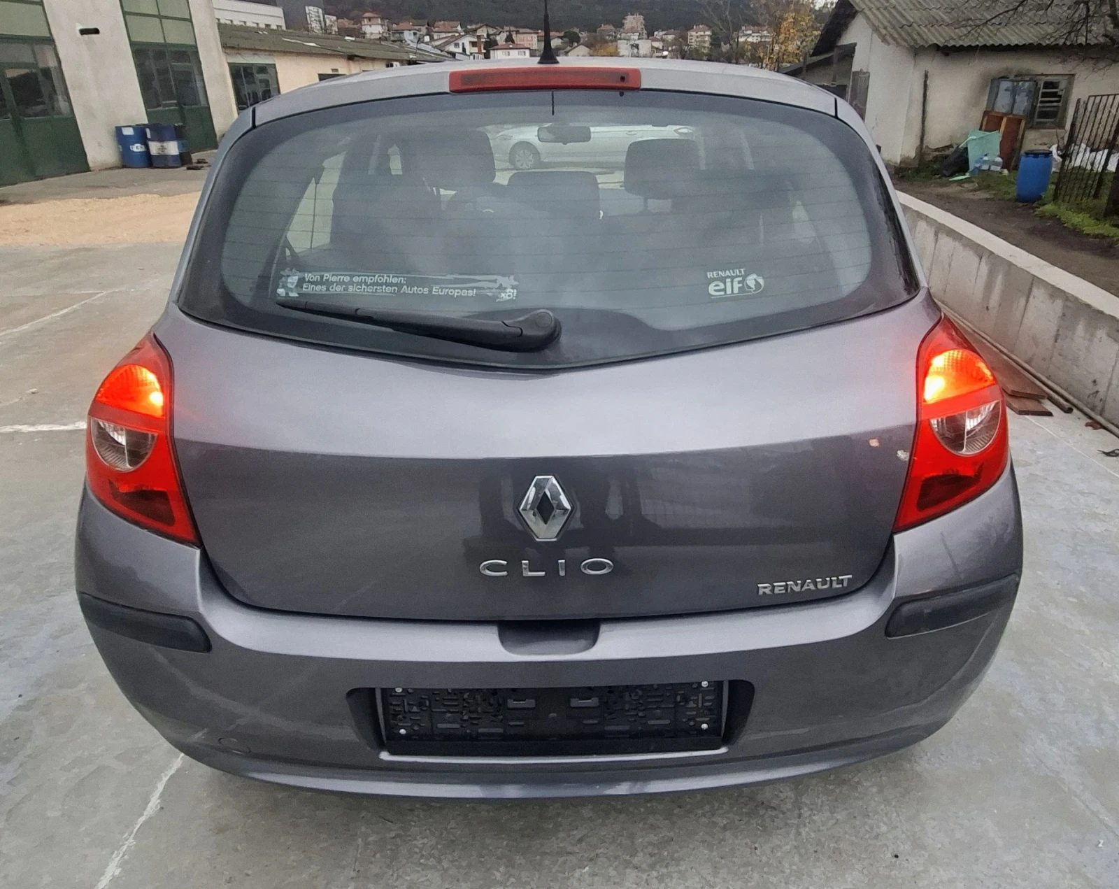 Renault Clio 1.2i 75к.с. - изображение 7