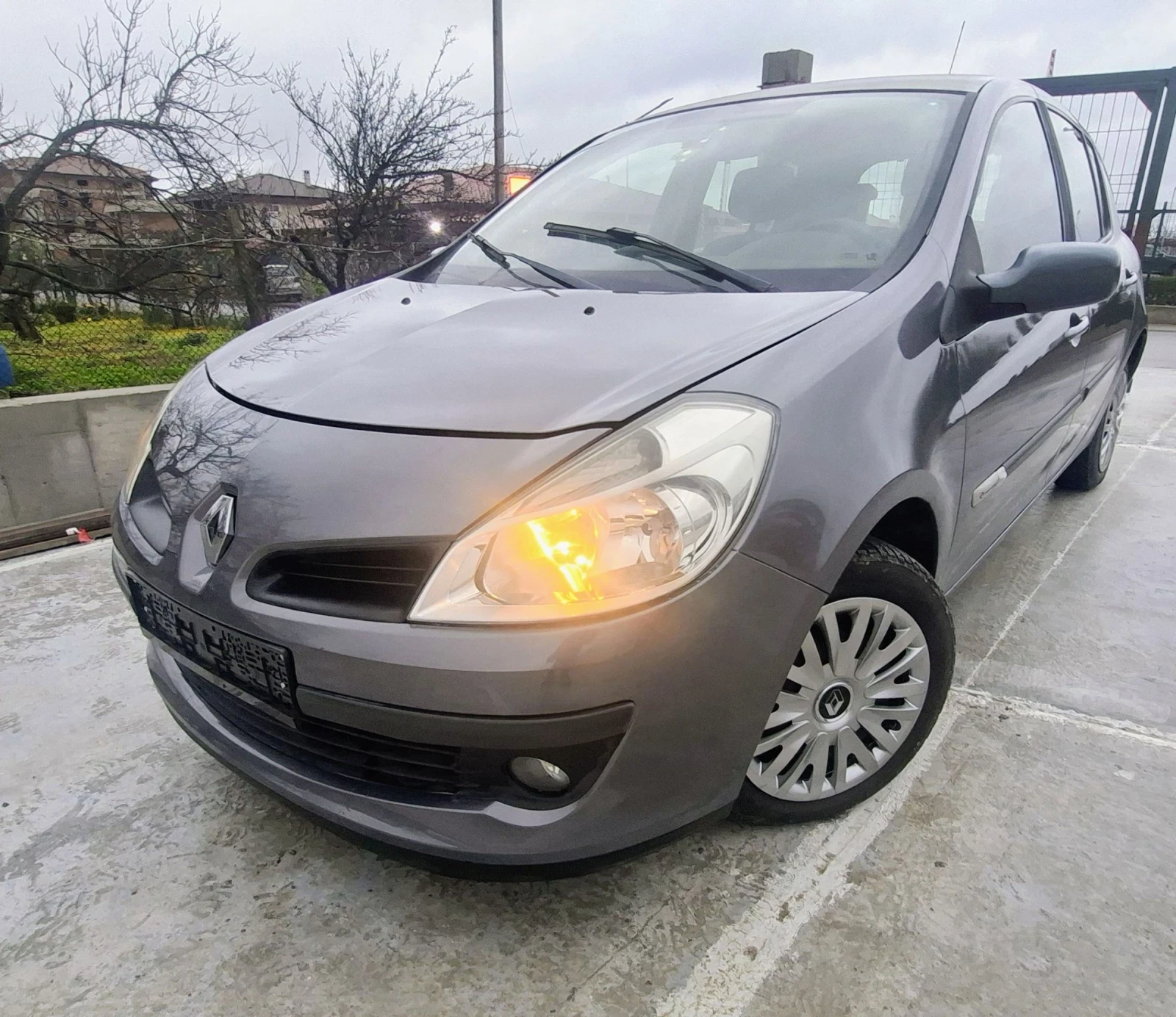 Renault Clio 1.2i 75к.с. - изображение 2
