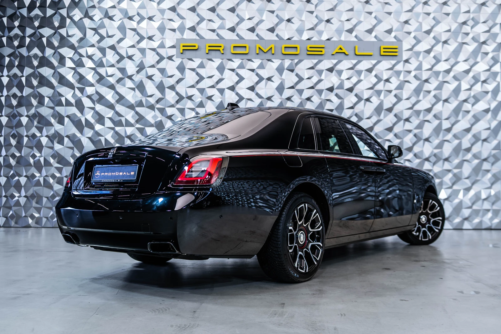 Rolls-Royce Ghost Black Badge Ghost * PROVENANCE*  - изображение 4