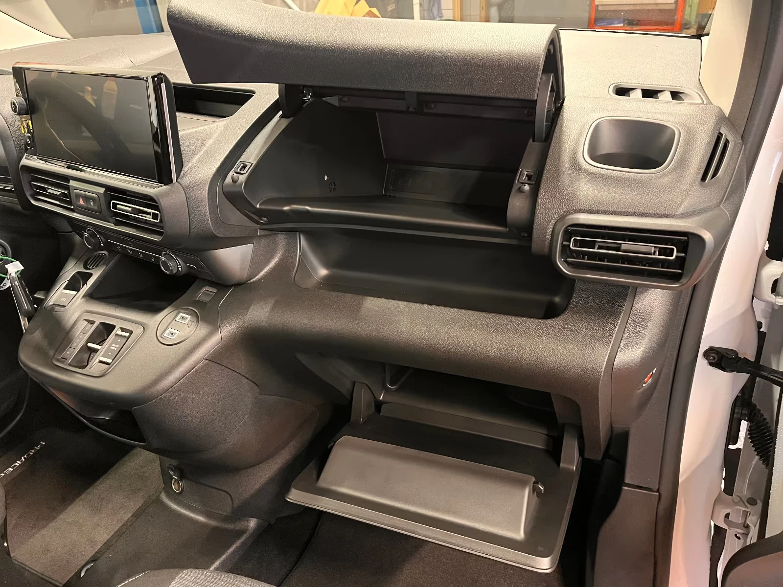 Toyota Proace City НОВ/1.5D/L2/131HP/7S/NAVI/183h, снимка 9 - Автомобили и джипове - 54114476