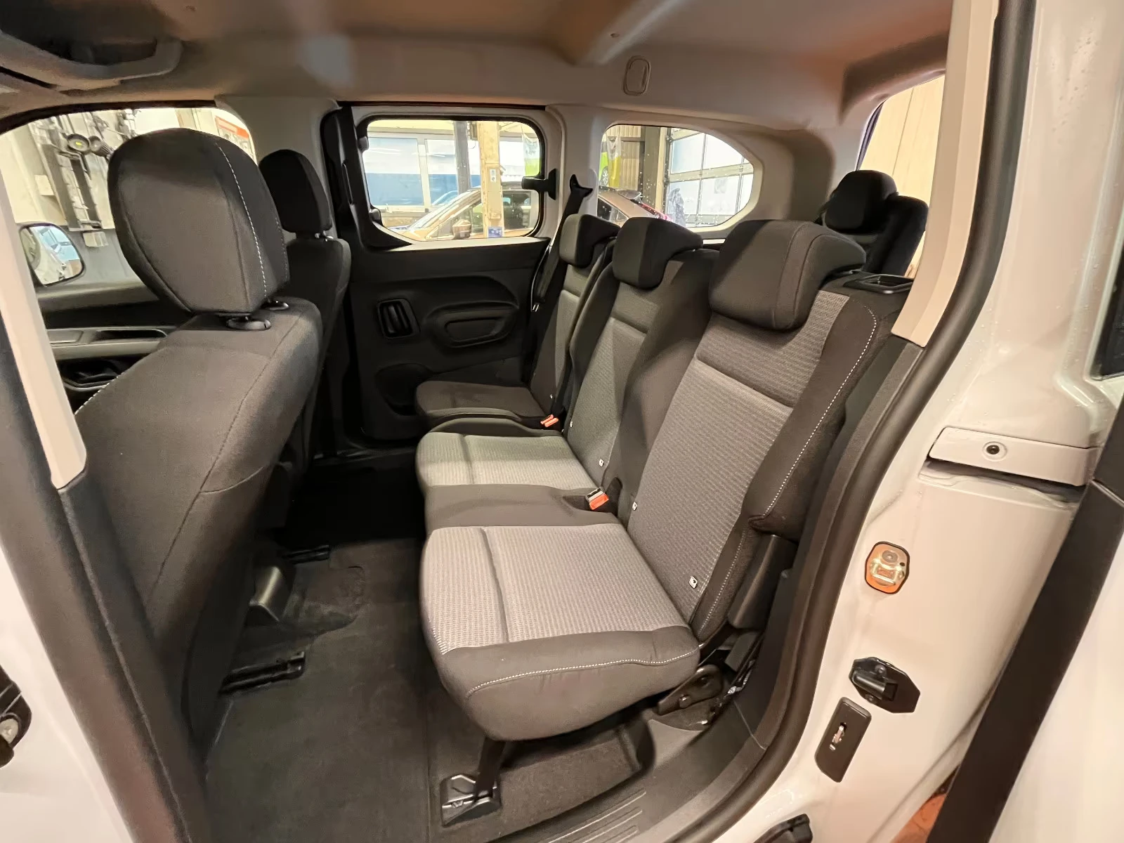 Toyota Proace City НОВ/1.5D/L2/131HP/7S/NAVI/183h, снимка 3 - Автомобили и джипове - 54114476