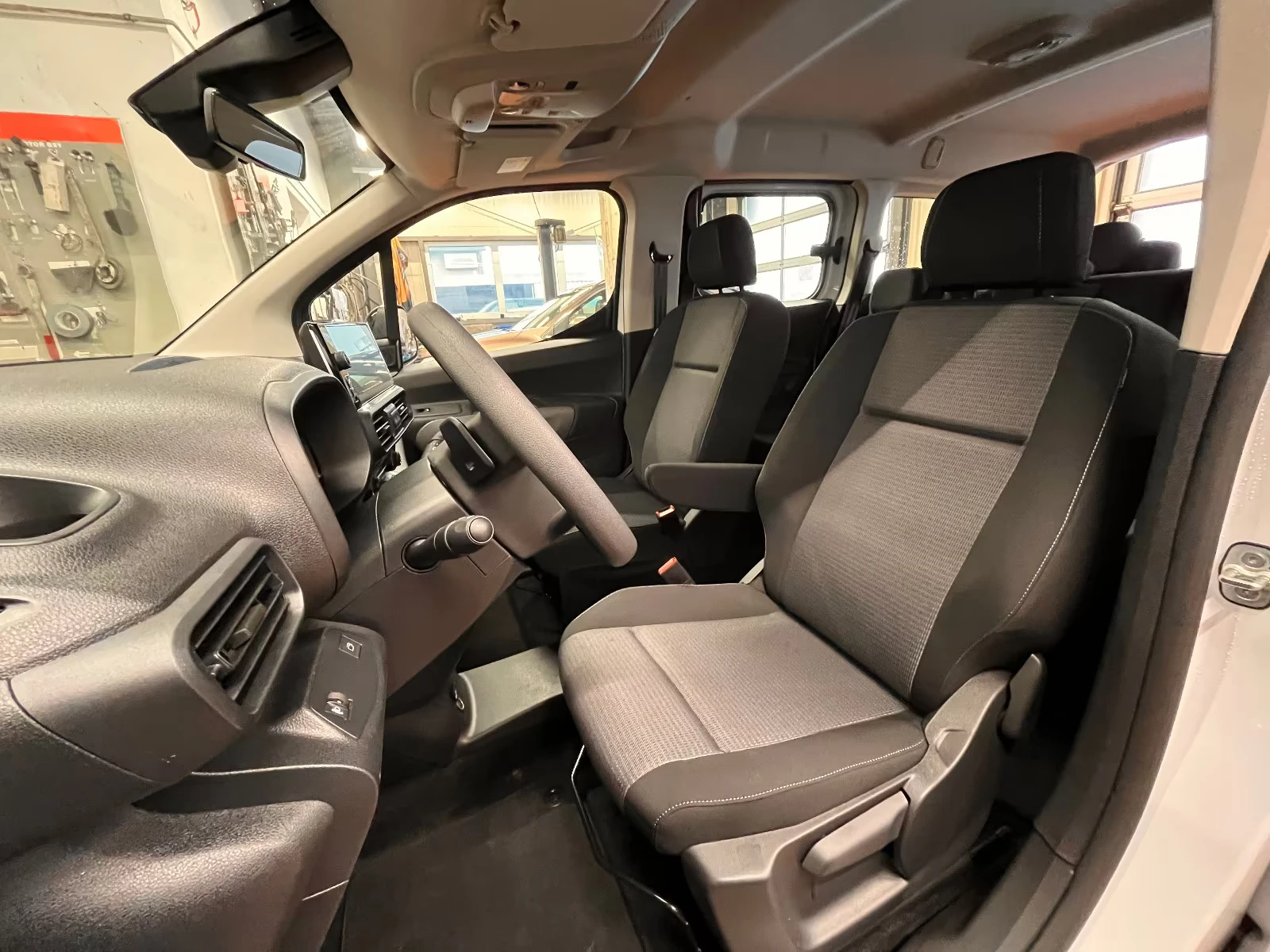 Toyota Proace City НОВ/1.5D/L2/131HP/7S/NAVI/183h, снимка 2 - Автомобили и джипове - 54114476