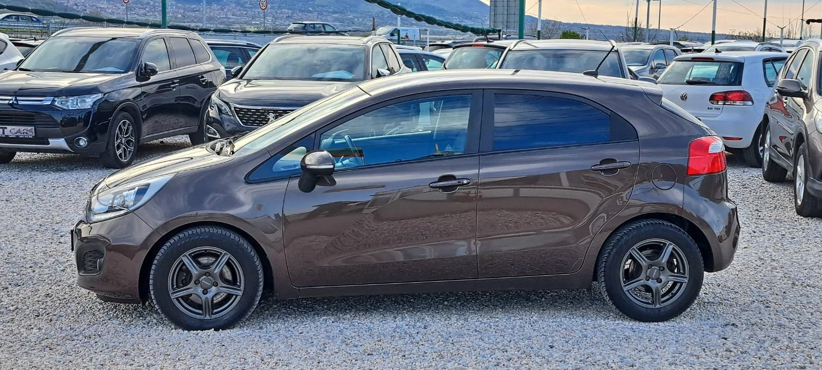 Kia Rio 1.4D Нави, Камера, Keyles, Подгрев, TОП Състояние, снимка 4 - Автомобили и джипове - 54159810
