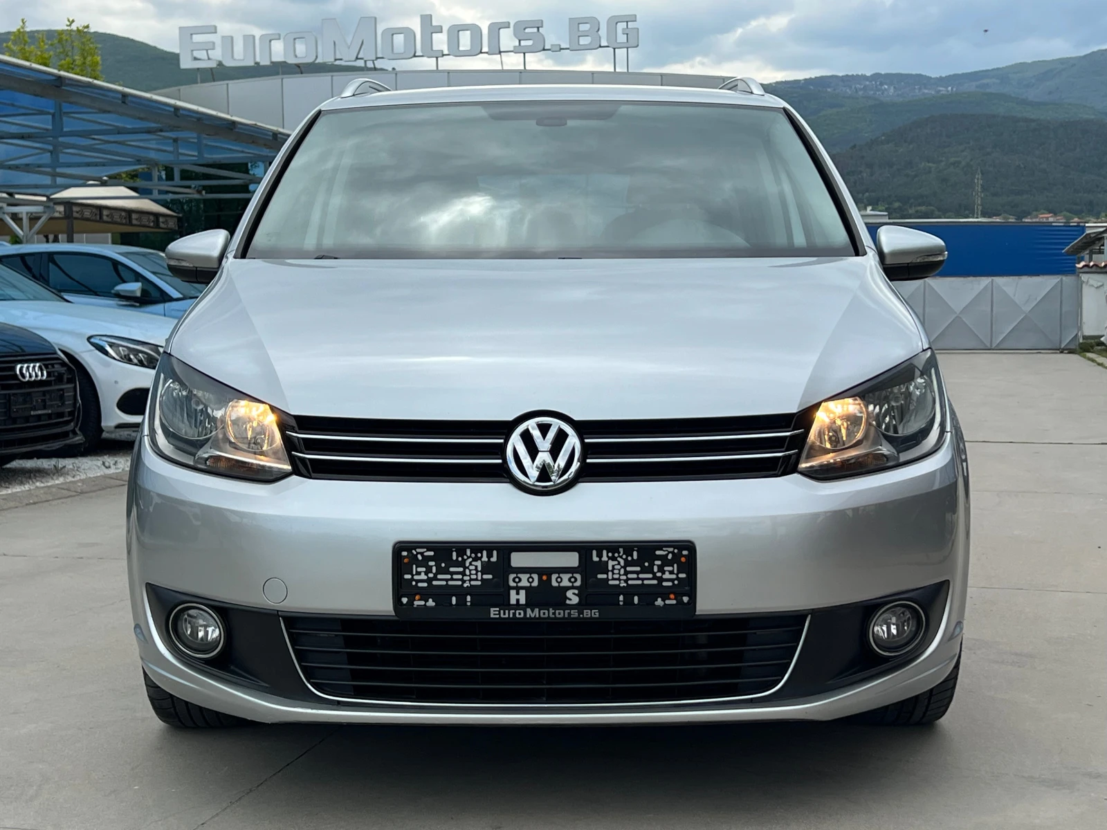 VW Touran 2.0TDI, 7м, ПЪЛНА СЕРВИЗНА ИСТОРИЯ!!!, снимка 2 - Автомобили и джипове - 54484571