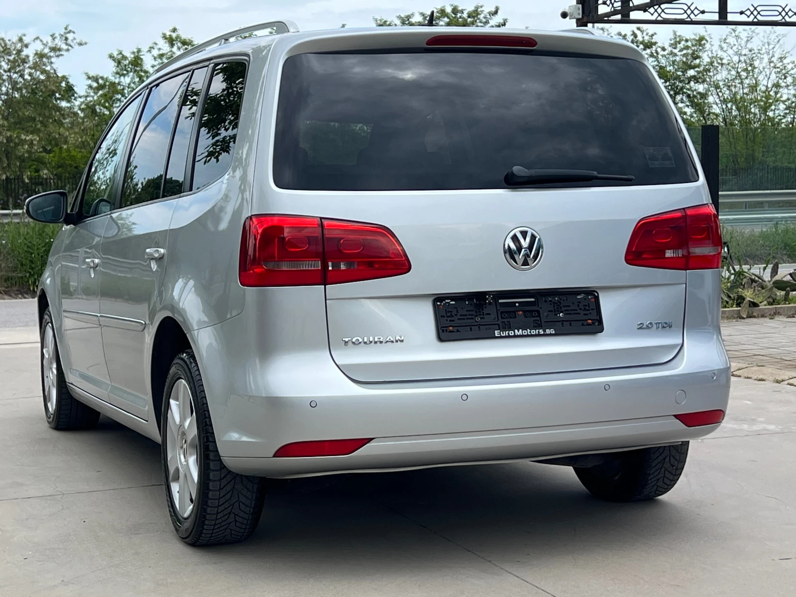 VW Touran 2.0TDI, 7м, ПЪЛНА СЕРВИЗНА ИСТОРИЯ!!!, снимка 6 - Автомобили и джипове - 54484571