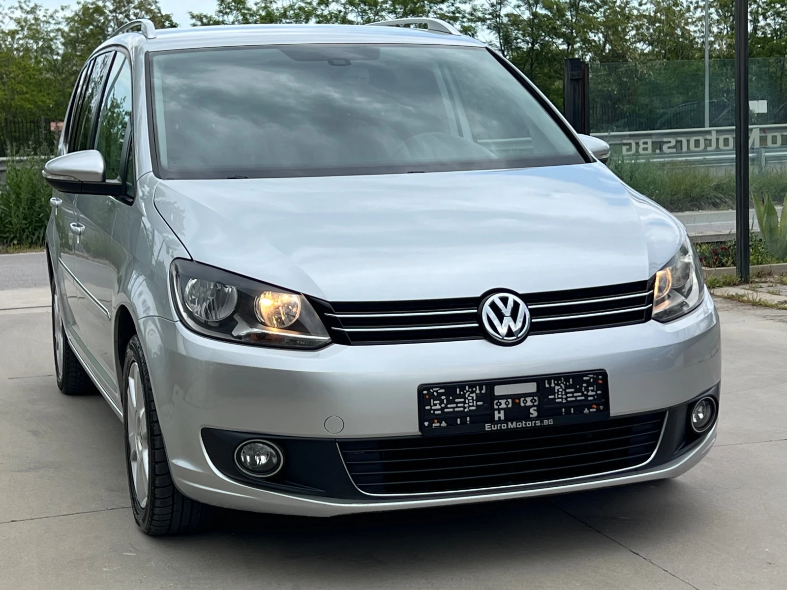 VW Touran 2.0TDI, 7м, ПЪЛНА СЕРВИЗНА ИСТОРИЯ!!!, снимка 3 - Автомобили и джипове - 54484571