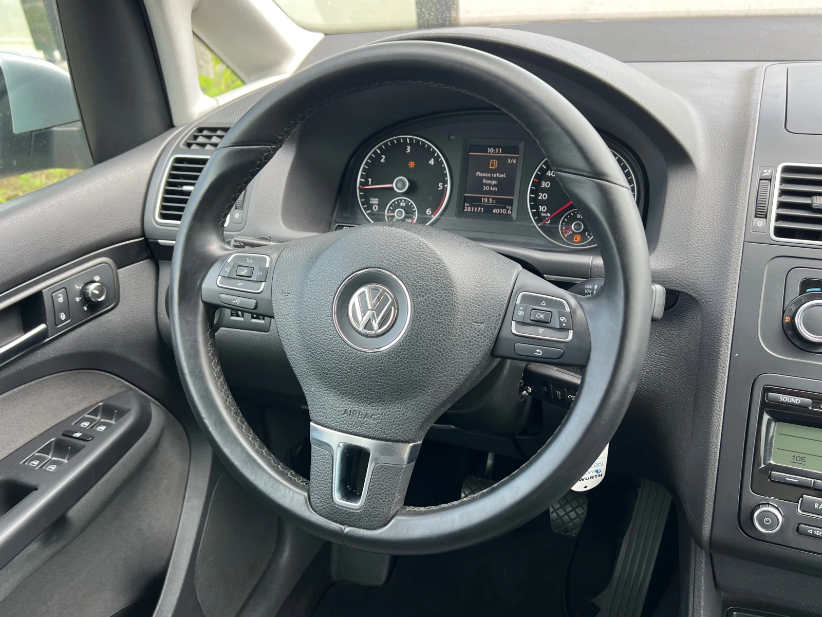 VW Touran 2.0TDI, 7м, ПЪЛНА СЕРВИЗНА ИСТОРИЯ!!!, снимка 12 - Автомобили и джипове - 54484571
