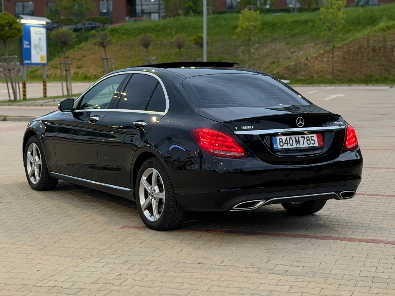 Mercedes-Benz C 300 4Matic/Burmester/Панорама/Камера/Blind Assist/Memo, снимка 6 - Автомобили и джипове - 54487791