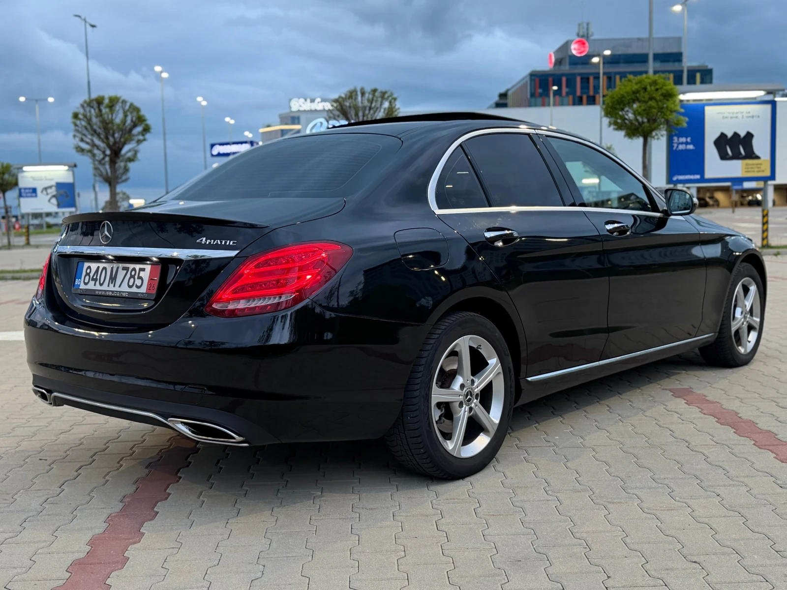Mercedes-Benz C 300 4Matic/Burmester/Панорама/Камера/Blind Assist/Memo, снимка 4 - Автомобили и джипове - 54487791