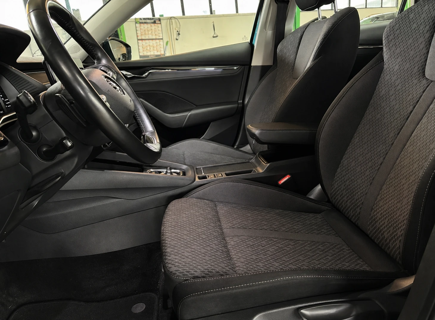 Skoda Octavia 2.0 TDI DSG ОЧАКВАН ВНОС, снимка 7 - Автомобили и джипове - 54609726