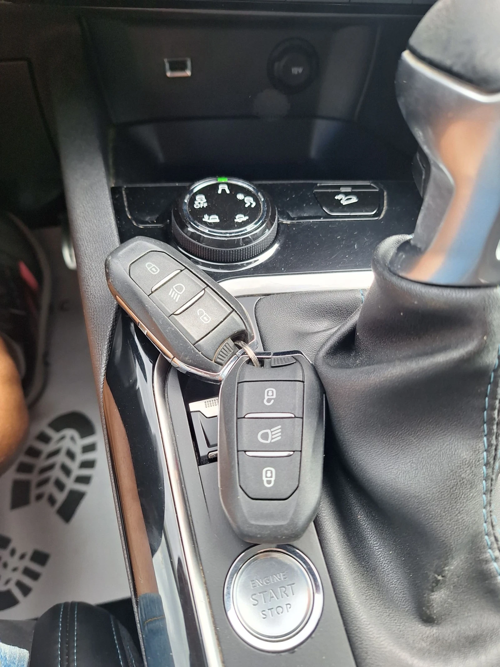 Peugeot 3008 1.6d* Нави/Камера /Старт-Стоп/Кросуей/Кейлес/ТОП* , снимка 14 - Автомобили и джипове - 55289911