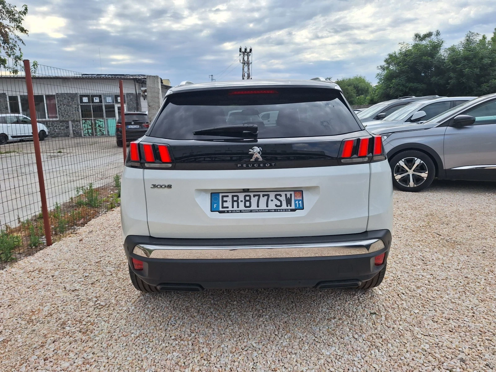 Peugeot 3008 1.6d* Нави/Камера /Старт-Стоп/Кросуей/Кейлес/ТОП* , снимка 4 - Автомобили и джипове - 55289911