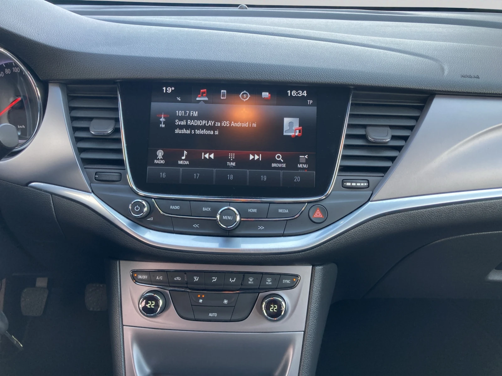 Opel Astra K SPORTS TOURER 1.6 TDCi / 110 HP EURO6B, снимка 13 - Автомобили и джипове - 55389872
