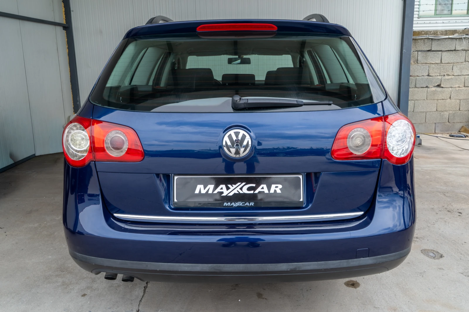 VW Passat 1.9TDI = РЪЧКА = 105HP = NAVI = TOP = ЛИЗИНГ, снимка 4 - Автомобили и джипове - 55426126