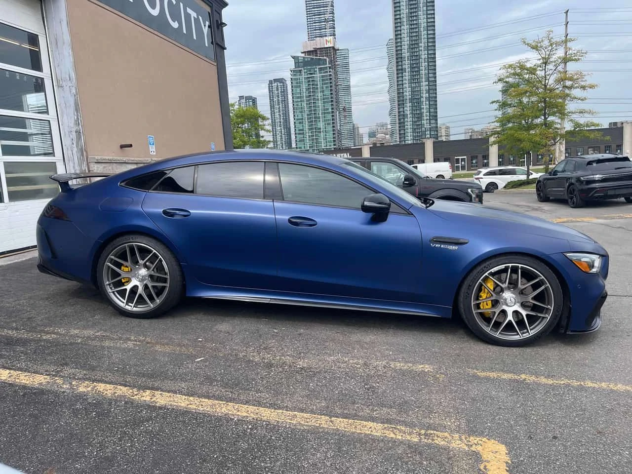 Mercedes-Benz AMG GT * 63 S * ЛИЦЕНЗИРАН ДИЛЪР * CARFAX, снимка 12 - Автомобили и джипове - 55593053