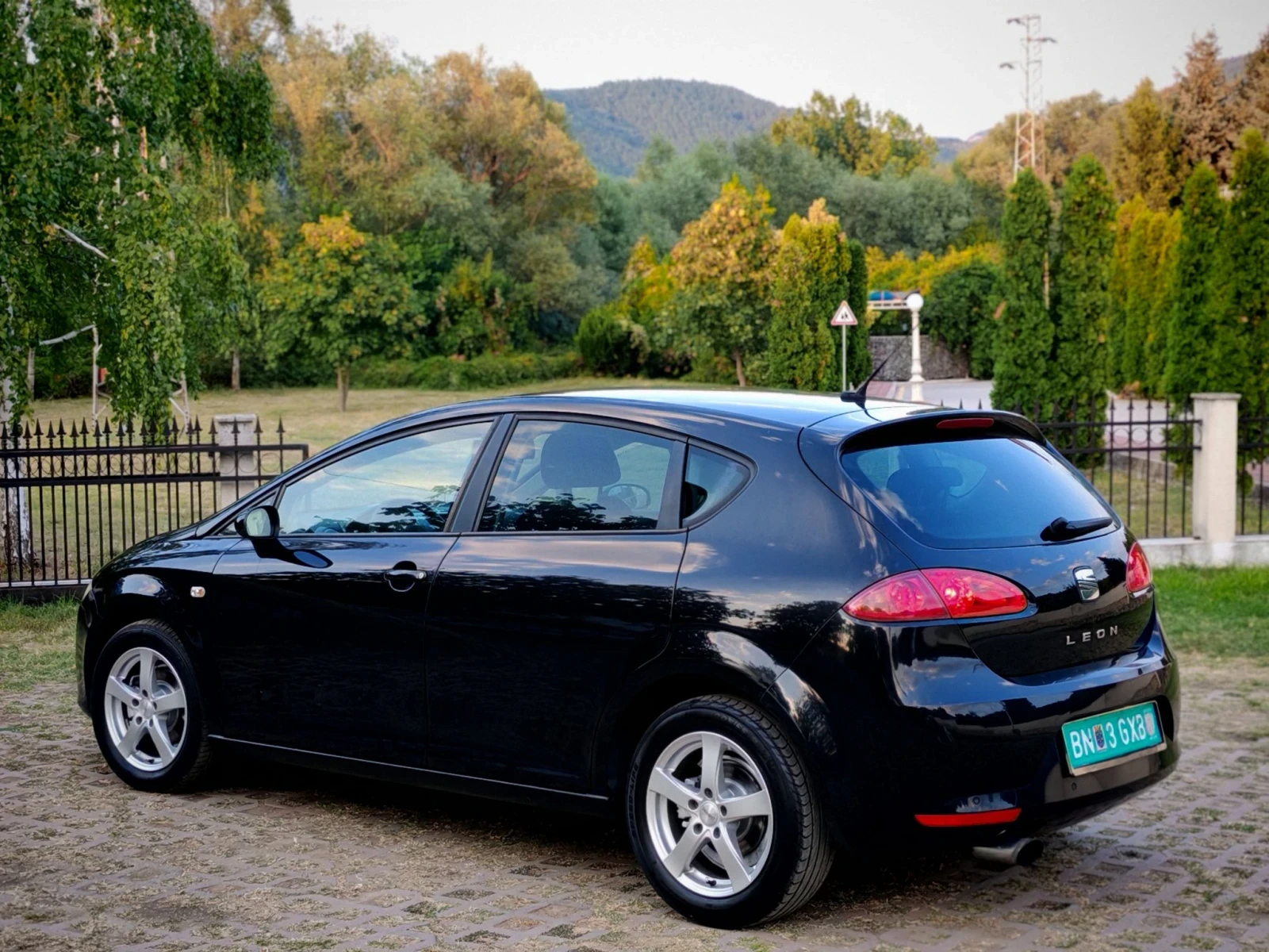 Seat Leon 1.9TDI(105)* XENON* RECARO* НАВИГАЦИЯ* НОВ ВНОС* , снимка 4 - Автомобили и джипове - 55754133