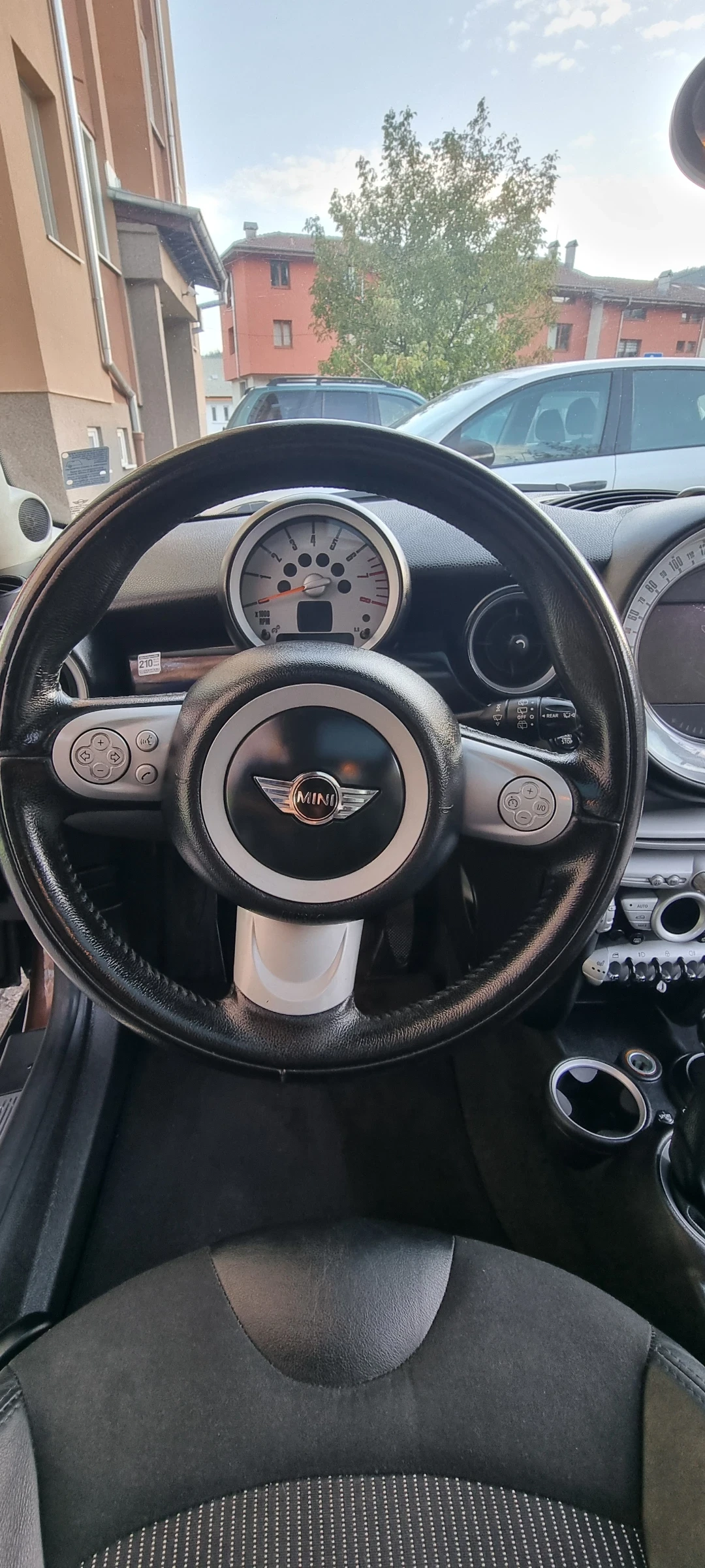 Mini Clubman 1.6 бензин, снимка 16 - Автомобили и джипове - 55754906