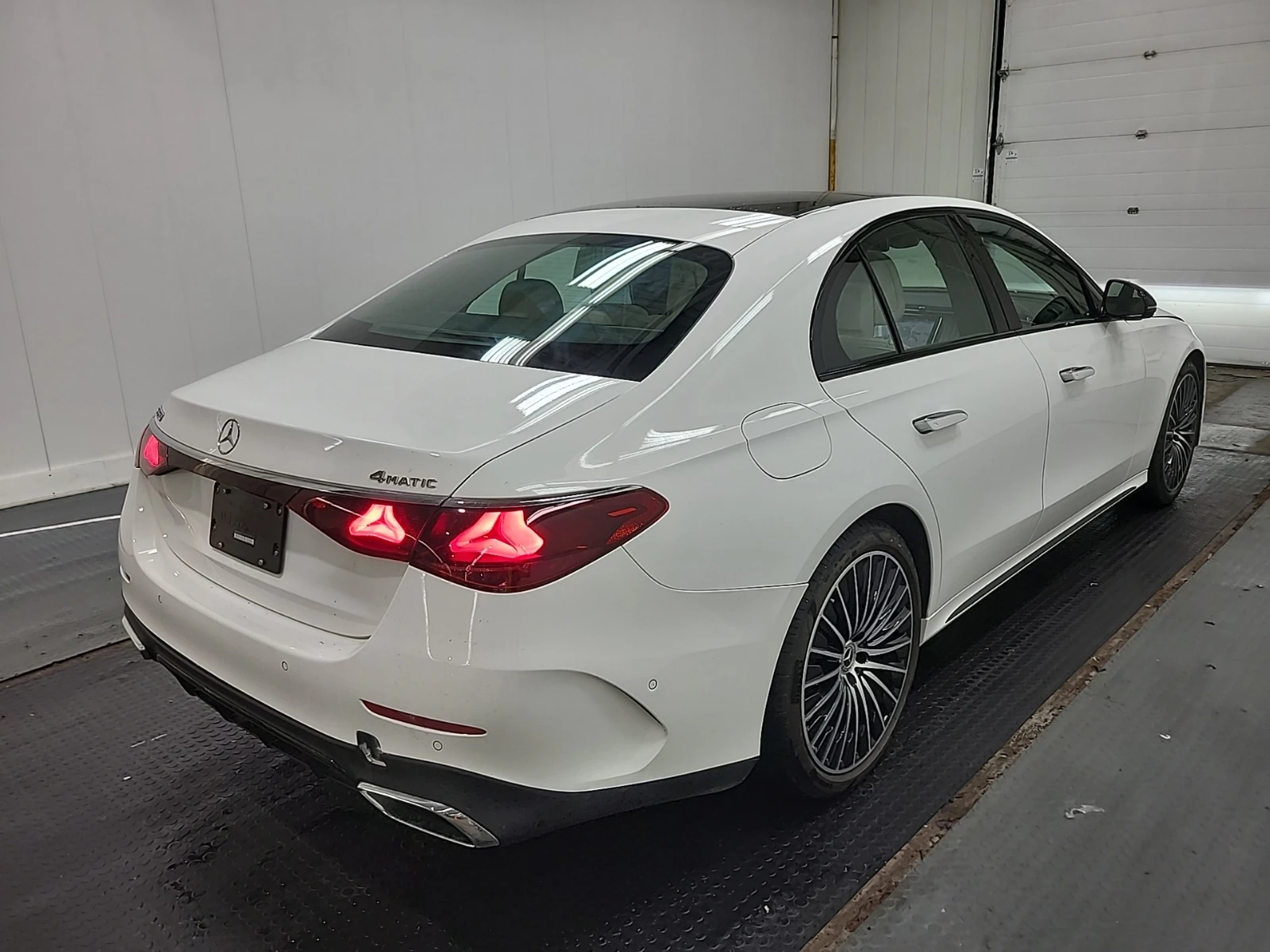 Mercedes-Benz E 350 4matic, снимка 3 - Автомобили и джипове - 56534164