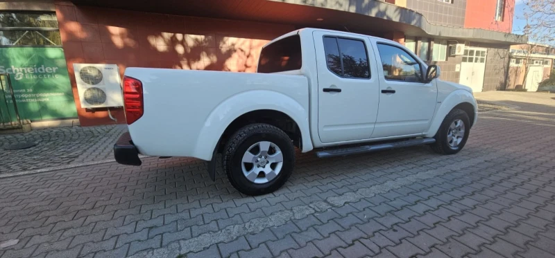 Nissan Navara 2.5 DCI, снимка 5 - Автомобили и джипове - 49293385