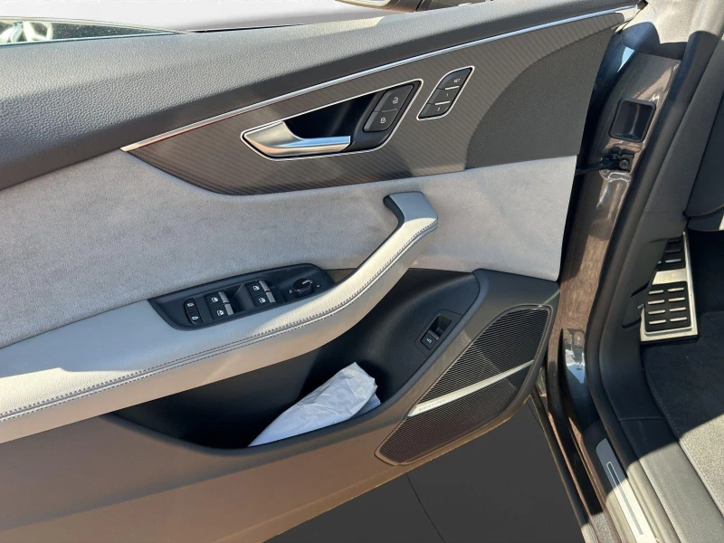 Audi SQ8 TFSI/FACELIFT/B&O/CARBON/HEAD UP/360/MATRIX/, снимка 8 - Автомобили и джипове - 52302942