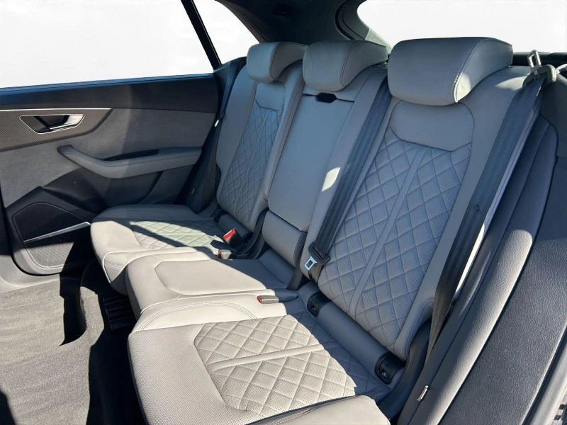 Audi SQ8 TFSI/FACELIFT/B&O/CARBON/HEAD UP/360/MATRIX/, снимка 17 - Автомобили и джипове - 52302942
