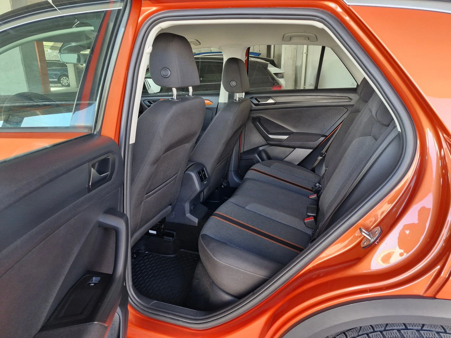 VW T-Roc VW T- Roc Design 2.0 TDI 4MOTION BMT - изображение 6