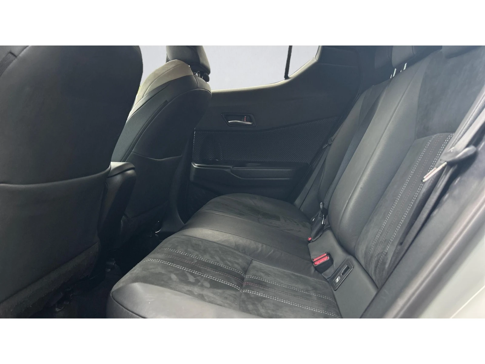 Toyota C-HR    540 . | Mobile.bg   11