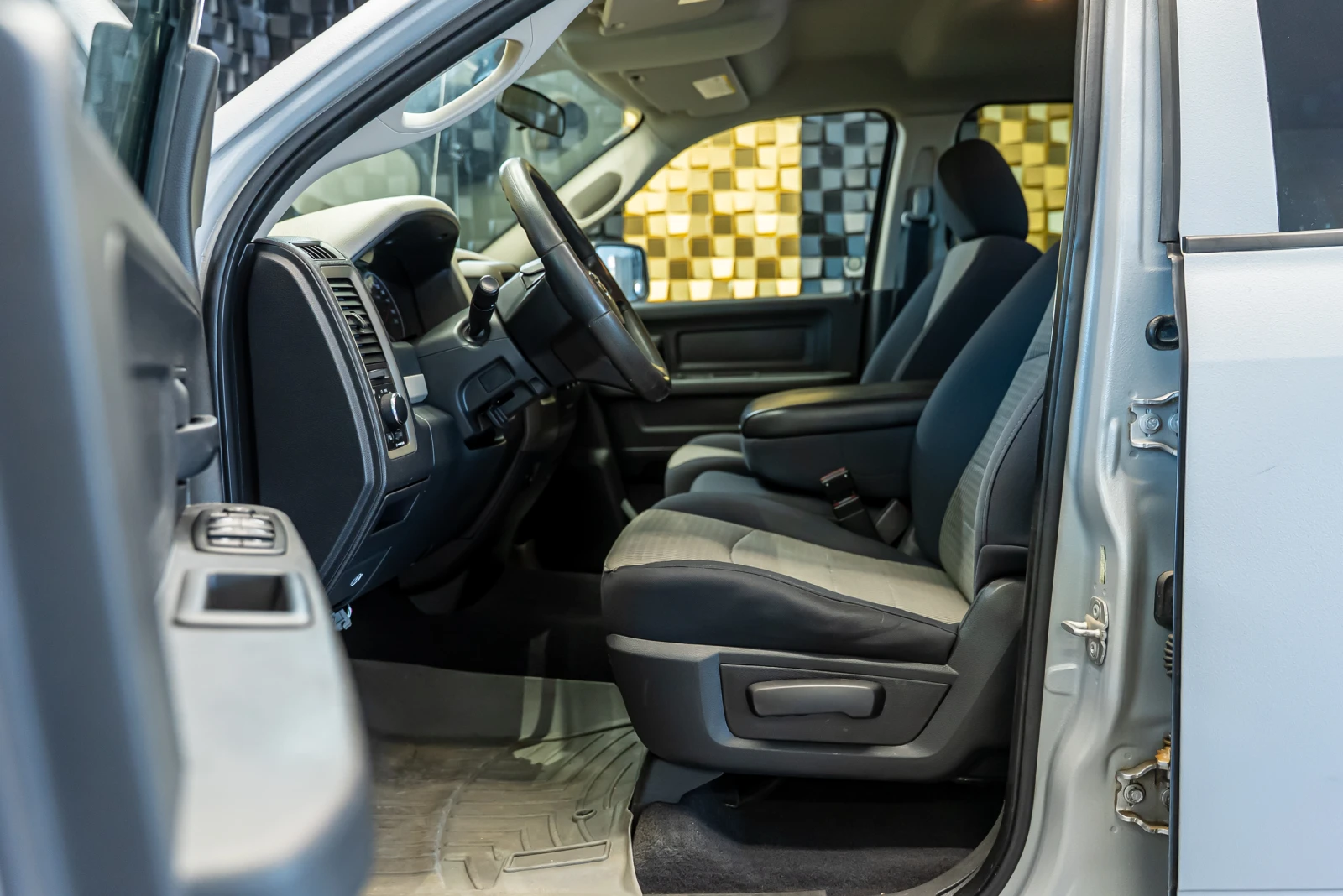 Dodge RAM 1500, снимка 7 - Автомобили и джипове - 54407876