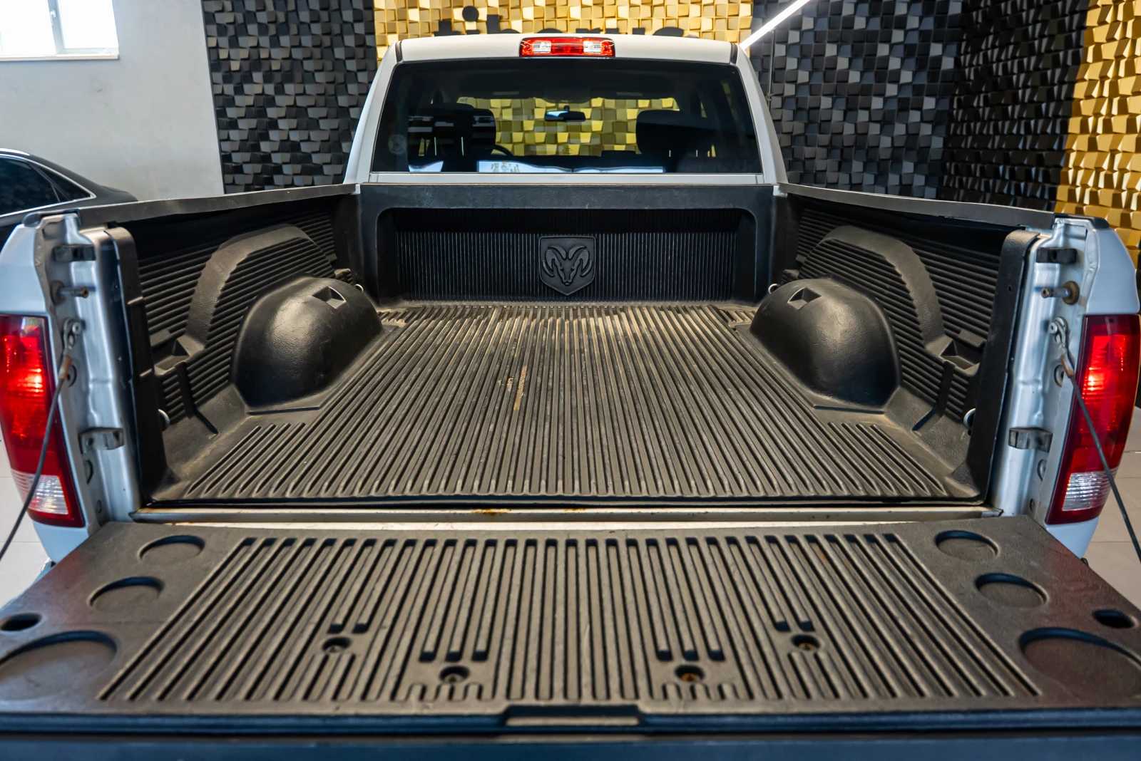 Dodge RAM 1500, снимка 5 - Автомобили и джипове - 54407876