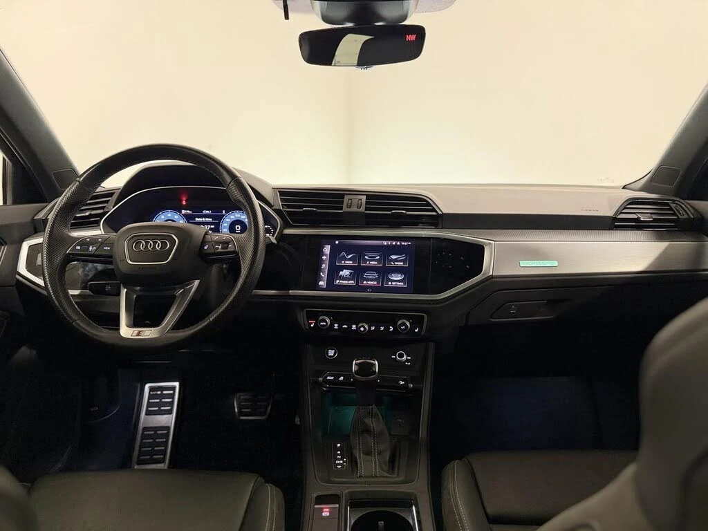 Audi Q3 * S-LINE * PANO * Автокредит * (Цена до България), снимка 15 - Автомобили и джипове - 55463315