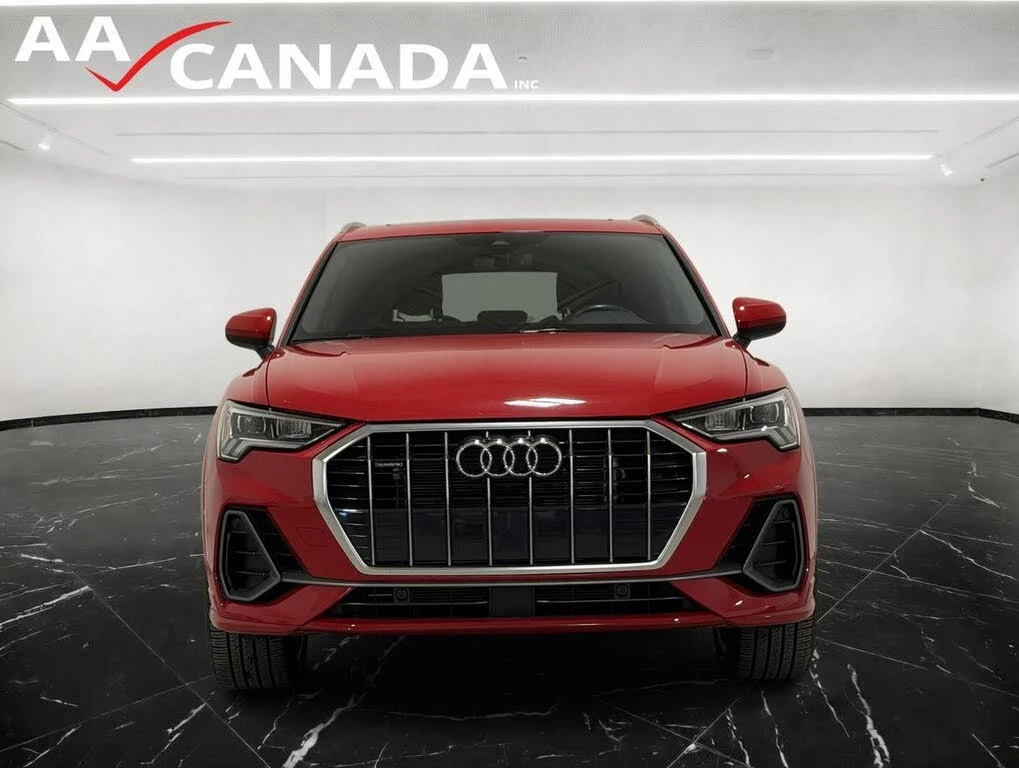 Audi Q3 * S-LINE * PANO * Автокредит * (Цена до България)