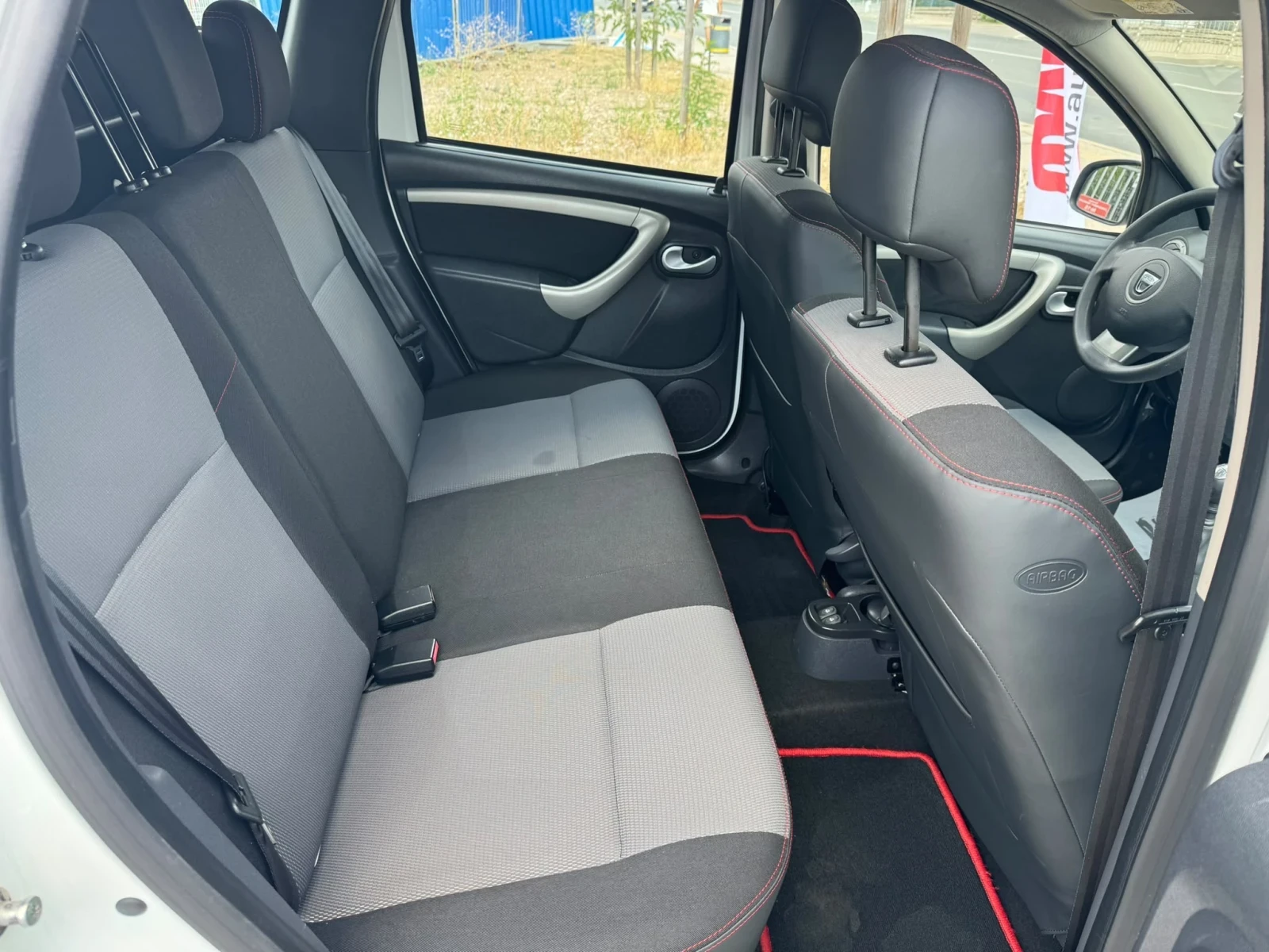 Dacia Duster 1.5dCi/158 000 РЕАЛНИ КМ ! ! ! , снимка 14 - Автомобили и джипове - 55664614